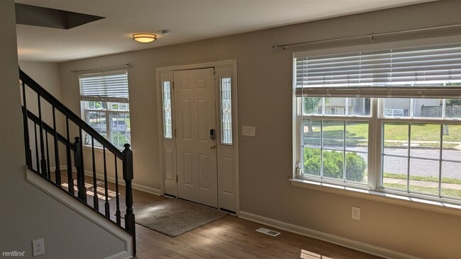 Building Photo - 4 br, 3.5 bath House - 8907 Mayflower Road