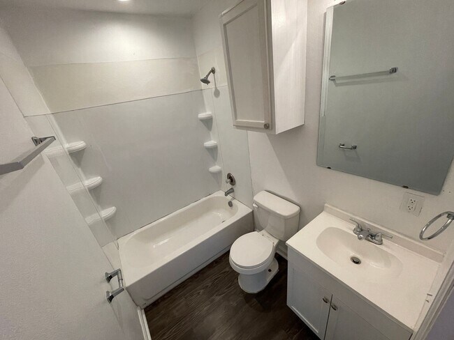 Building Photo - 2 br, 1 bath House - 2325 NW 12th Apt. A