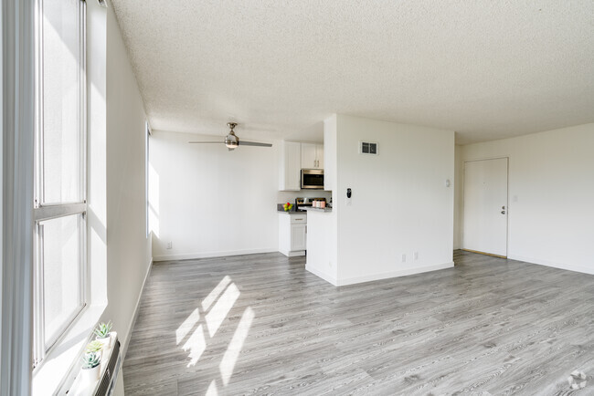 1BR, 1BA - 750SF - 526 Ardmore