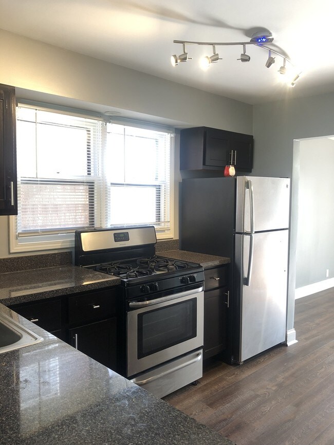 Foto del edificio - Nicely updated  4 Bedroom 2  bath home!