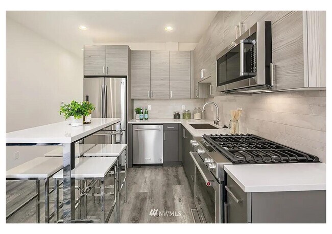 Foto del edificio - 9200 Roosevelt Way NE