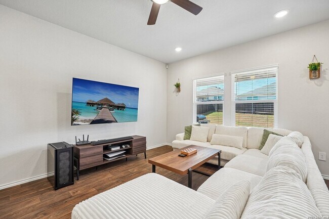 Building Photo - 841 Bahia Pl