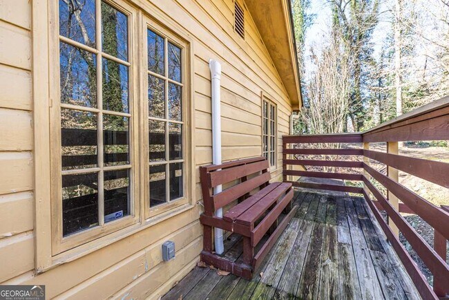 Foto del edificio - 1570 Spring Ln NW