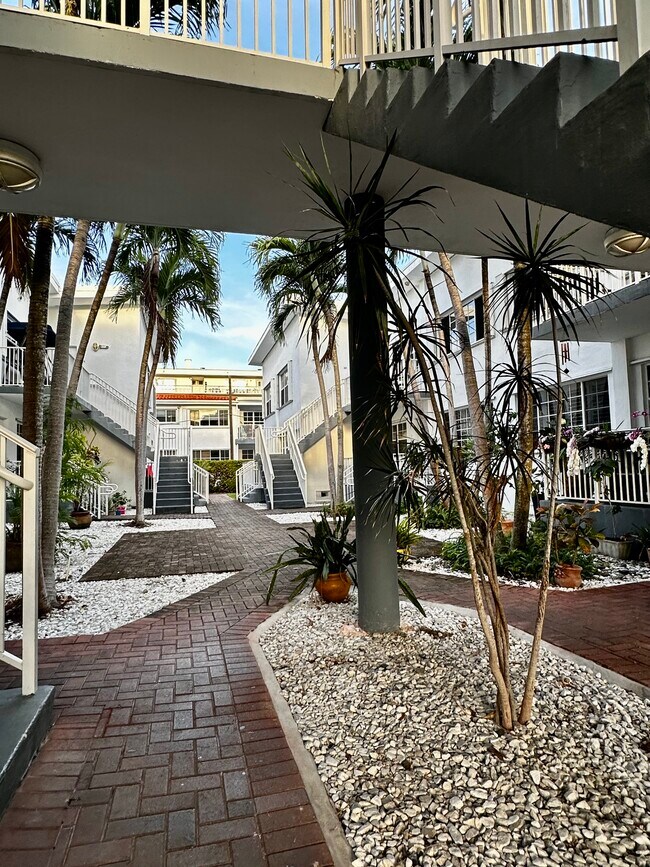 Foto del edificio - 9745 Bay Harbor Terrace