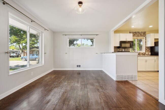 Building Photo - 1423 Lipan Dr