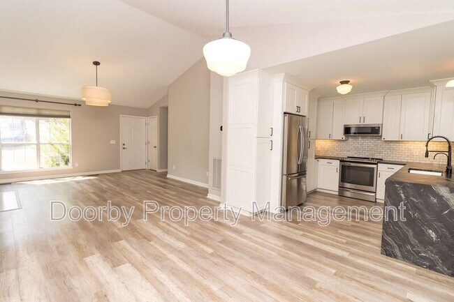 Foto del edificio - 6911 Gwinnett Ct