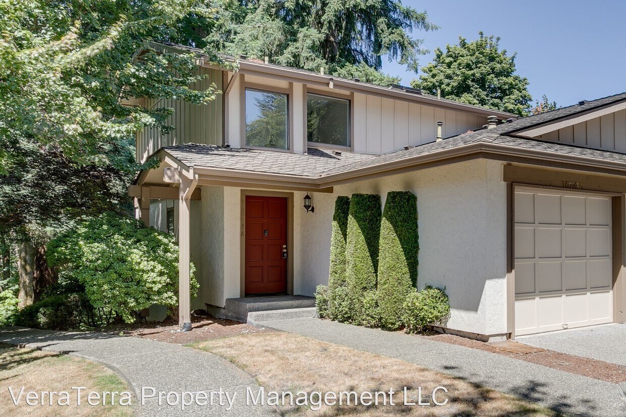 Primary Photo - 2 br, 2.5 bath House - 16008 Village Green...