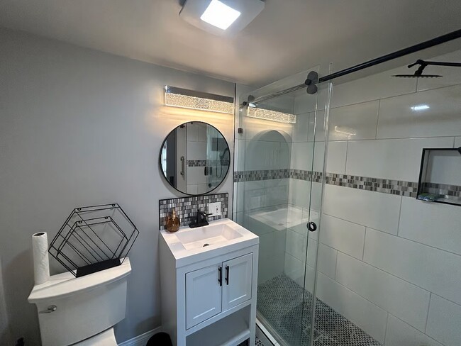 Bathroom - 1887 N Laurel Ave