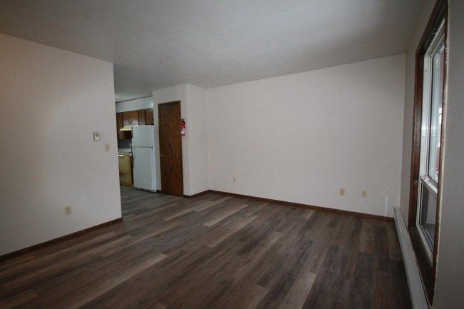 Building Photo - 614 2nd Ave N