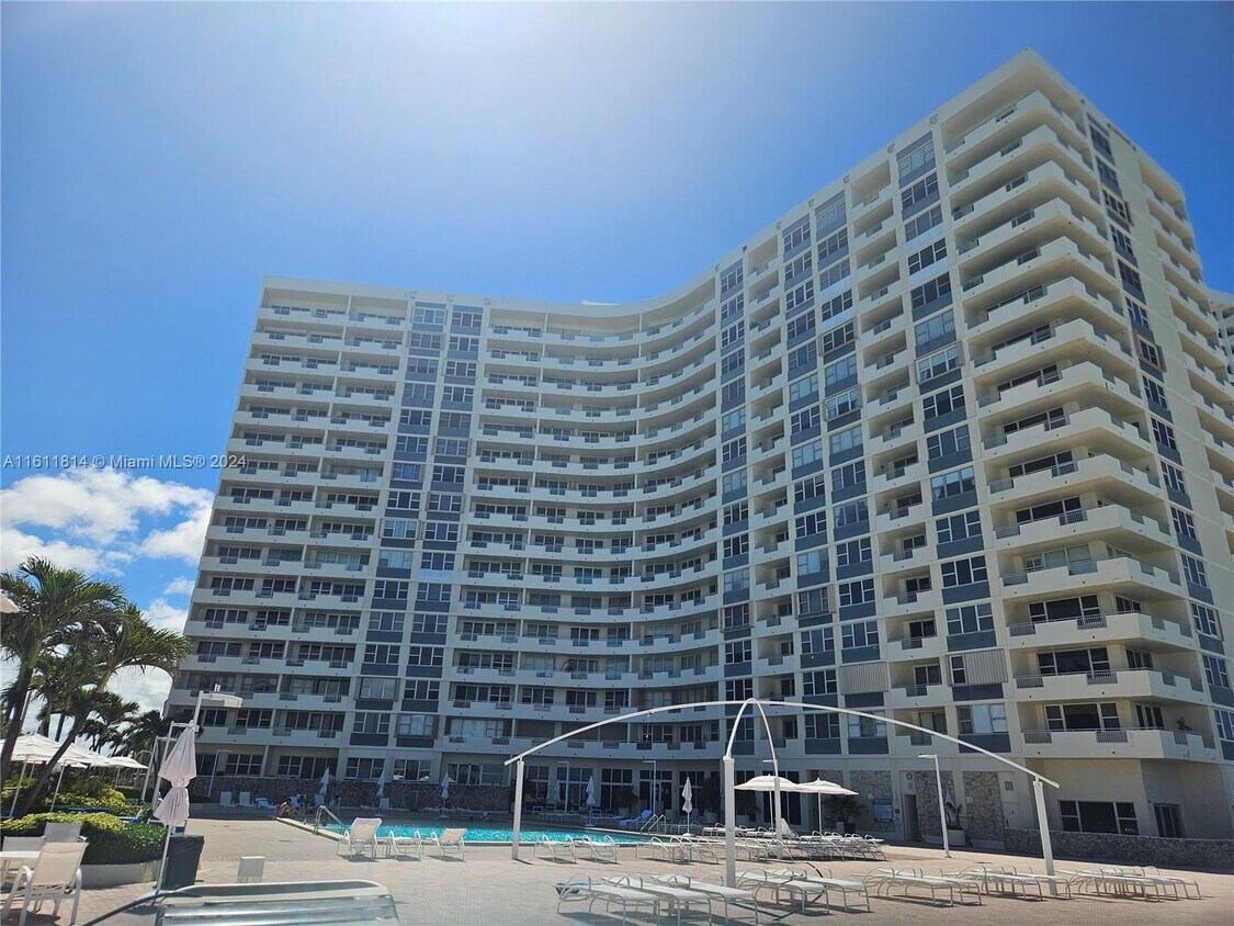 3180 S Ocean Dr Unit 315, Hallandale Beach, FL 33009 Condo for Rent