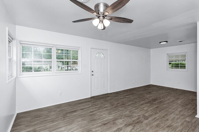 Foto del edificio - 2129 Evans Ave NW