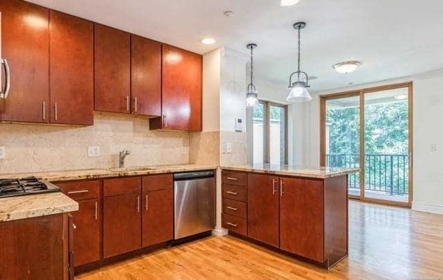 Foto del edificio - 17 Meadow Rd