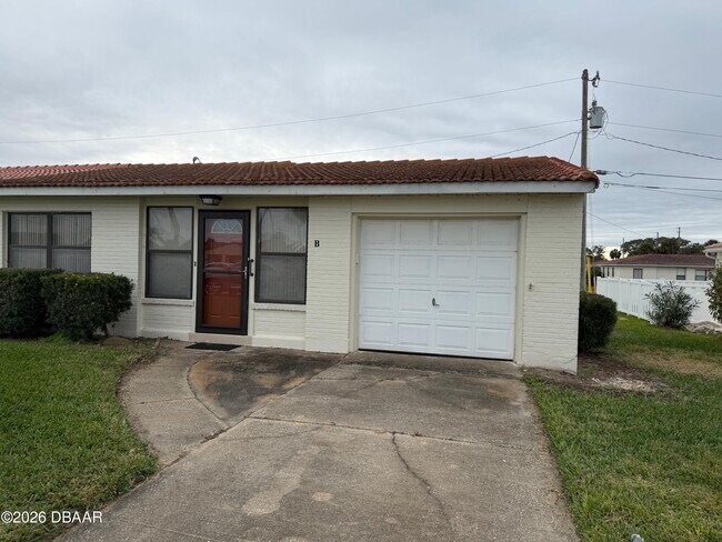 Building Photo - 604 Robin Rd