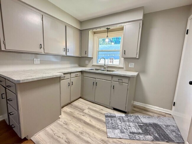 Foto del edificio - ASHLAND - 2 Bedroom Move-In Ready!