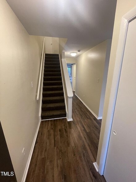 Building Photo - 1223 Teakwood Pl