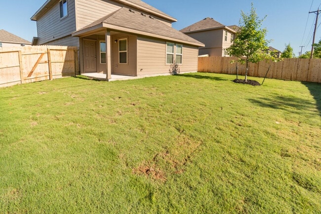 Foto del edificio - 5006 War Horse Dr