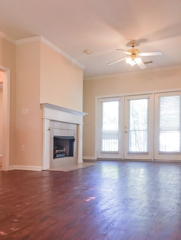 Plano de planta abierto que cuenta con una chimenea a gas - 1861 Norman Bridge Rd