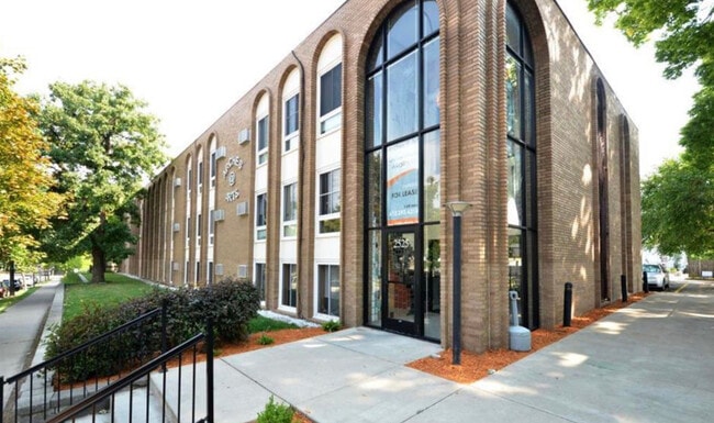 Building Photo - 2525 3rd Ave S