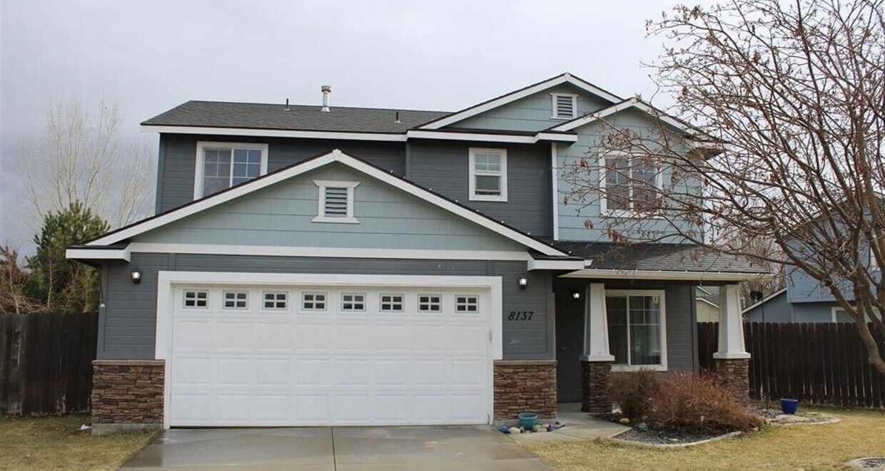 Primary Photo - 4 bed 2.5 bath single family home in Nampa...