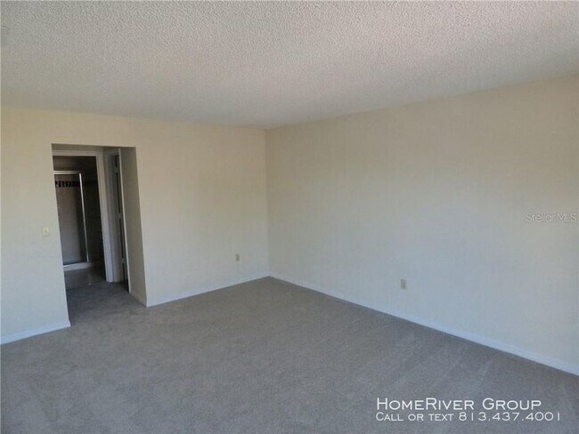 Building Photo - 2/2 Condo in Gated Community