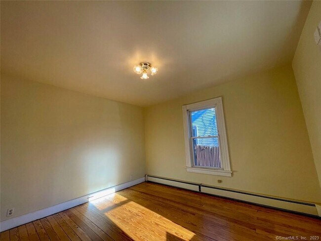 Foto del edificio - 36 Wolcott Ave