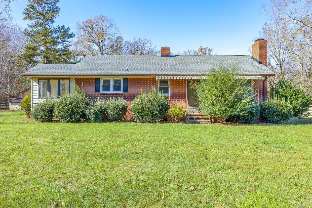 Primary Photo - Beautiful Ranch style home!