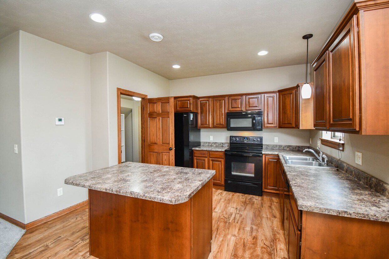 Foto principal - 8413 W 53rd St