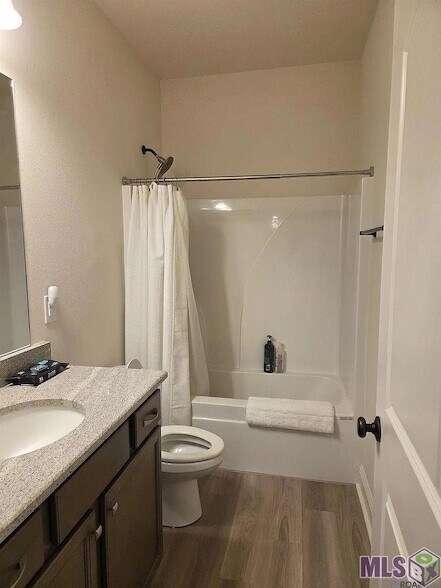 Foto del edificio - 7211 Kenilworth Crossing Ave