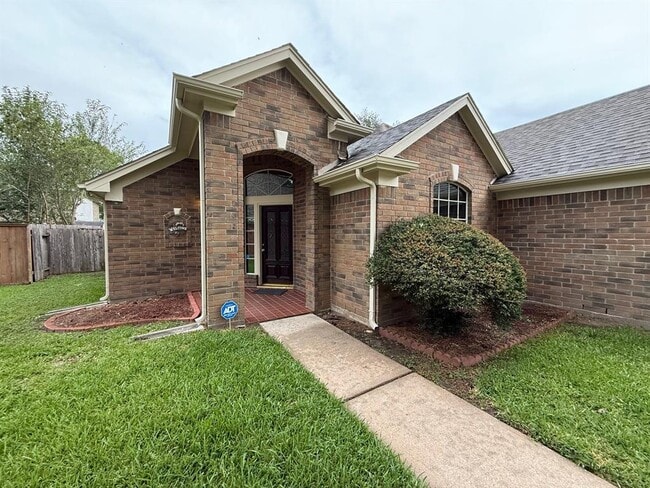 Building Photo - 3118 Silver Cedar Trail