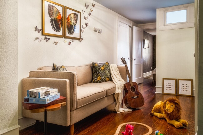 Building Photo - 715 Grandin Rd