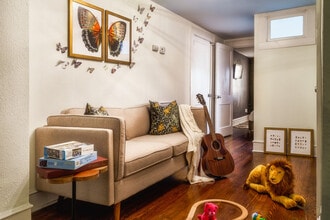 Building Photo - 715 Grandin Rd