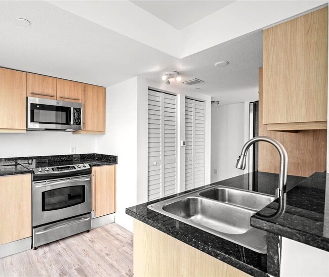 Building Photo - 7600 Collins Ave