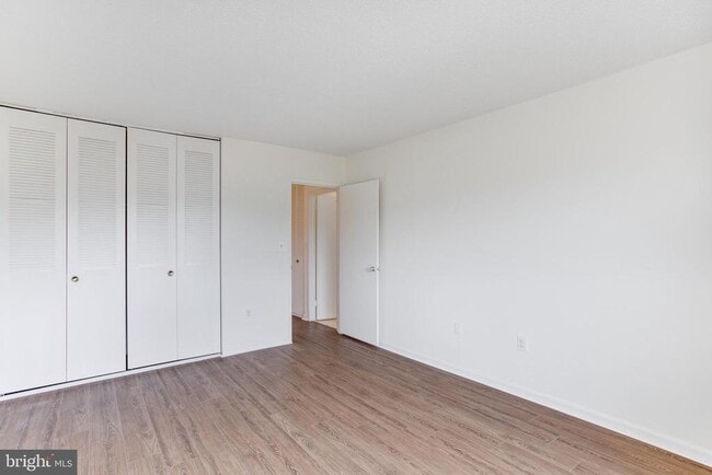 Building Photo - 1225 Martha Custis Dr