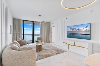 Building Photo - 700 NE 24th St