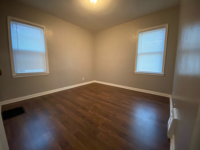 Foto del edificio - 595 St Leger Ave