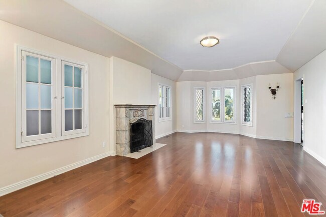 Building Photo - 1053 S Mansfield Ave