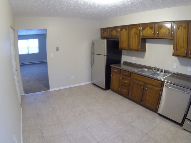 Building Photo - 2 br, 1 bath Apartment - 694 Robinson Road