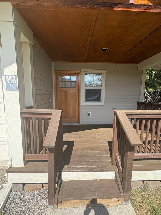 Building Photo - 3 Bedroom 2.5 Bath Condo across from Outla...