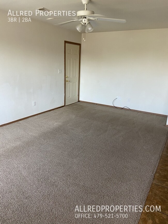 Photo - 305 E Asher Ct Townhome