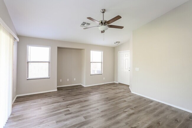 Foto del edificio - 15186 W Melvin St
