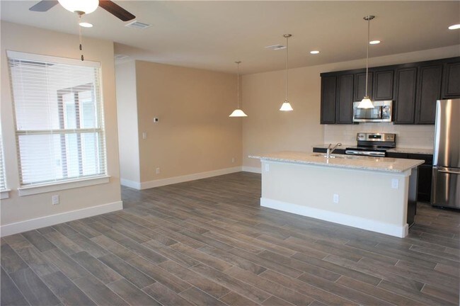 Foto del edificio - 381 Madison Oaks Ave