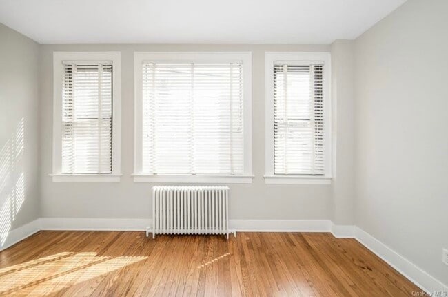 Spare room/Office/Den - 49 New Broadway