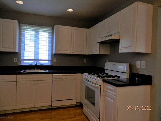 Building Photo - 58 Village Pl
