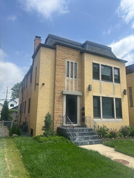 Foto del edificio - 6620 W Devon Ave