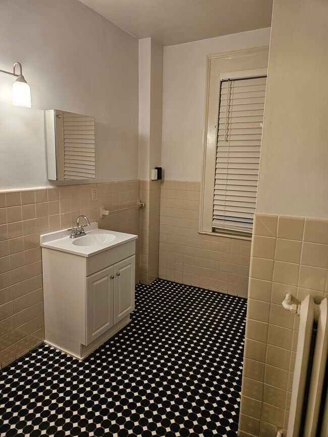 Bathroom 1 - 11 N Clover St