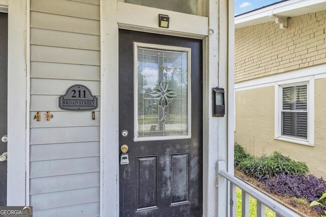 Building Photo - 211 Broad St