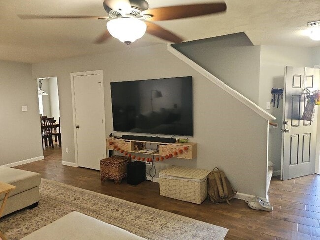 Building Photo - 10902 Clear Villa Ln