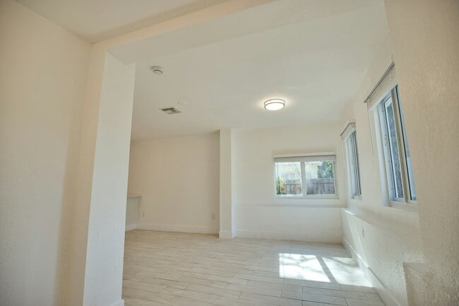 Building Photo - 1019 41st St