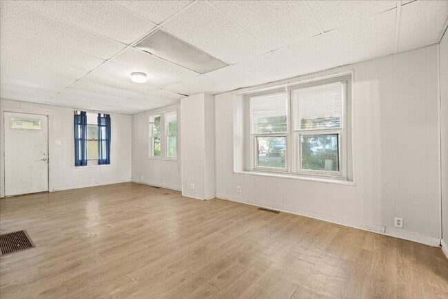 Building Photo - 3115 Chelsea Ave