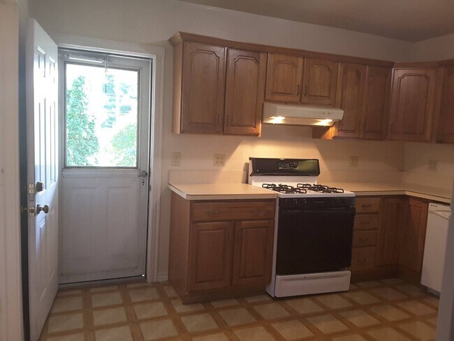Foto del edificio - 3 Bedroom Home in Middlebury with Shed